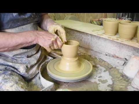 Rencontre avec Japp Wieman (potier) et Martine Gilles (décoratrice) à Brantes, côté nord du Mont-Ventoux, dans leur atelier-boutique Faïence de Brantes.