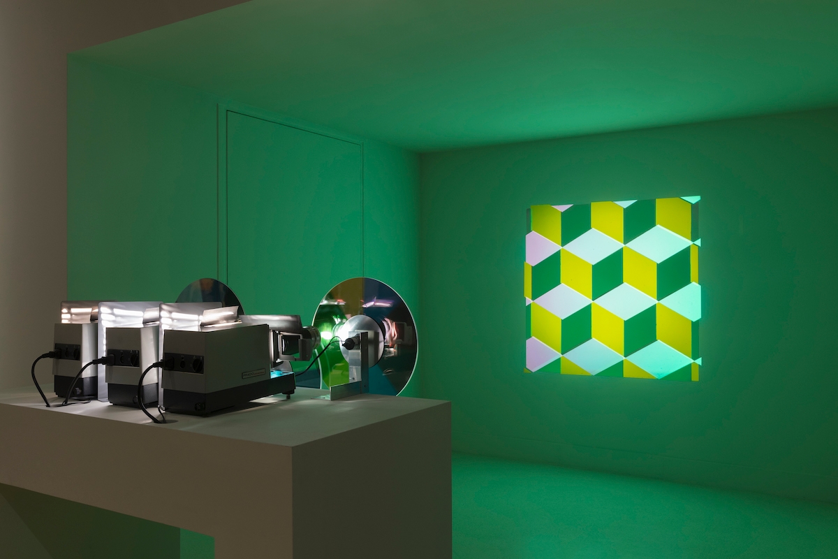 Les decors lumineux - Exposition Villa paloma ete 2020.© NMNM