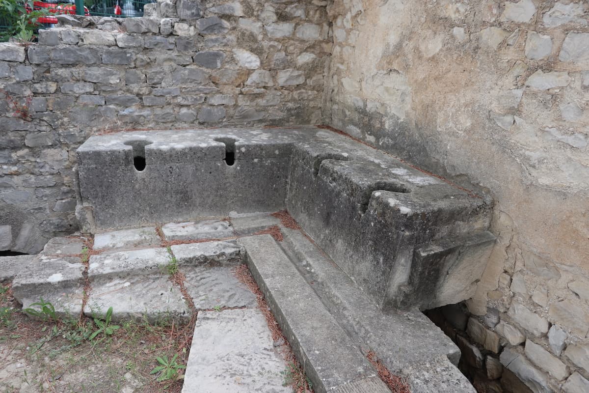 Maison antiques de vaison la romaine Maison à la Tonnelle - Latrines