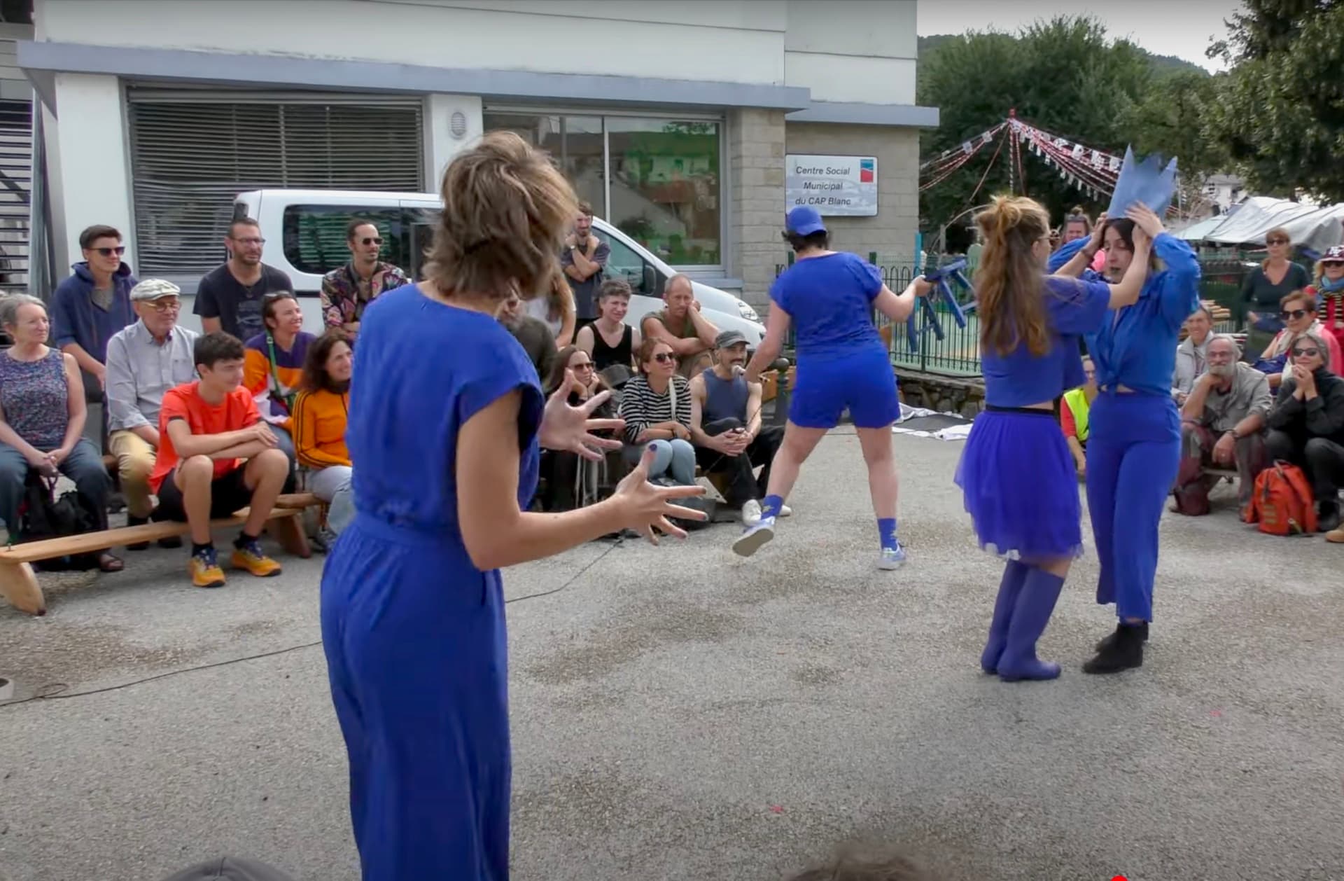 Rolls Royce collectif Suzette et Nora aide a la culture de la region occitanie pour le festival AURILLAC 2025